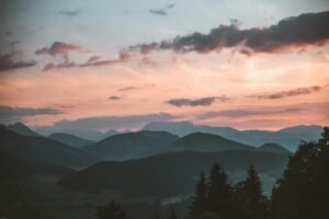 How to Create Breathtaking Landscape Photography With Natural Lighting