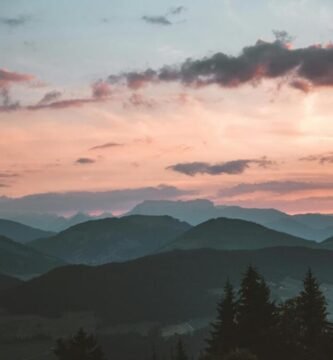 How to Create Breathtaking Landscape Photography With Natural Lighting